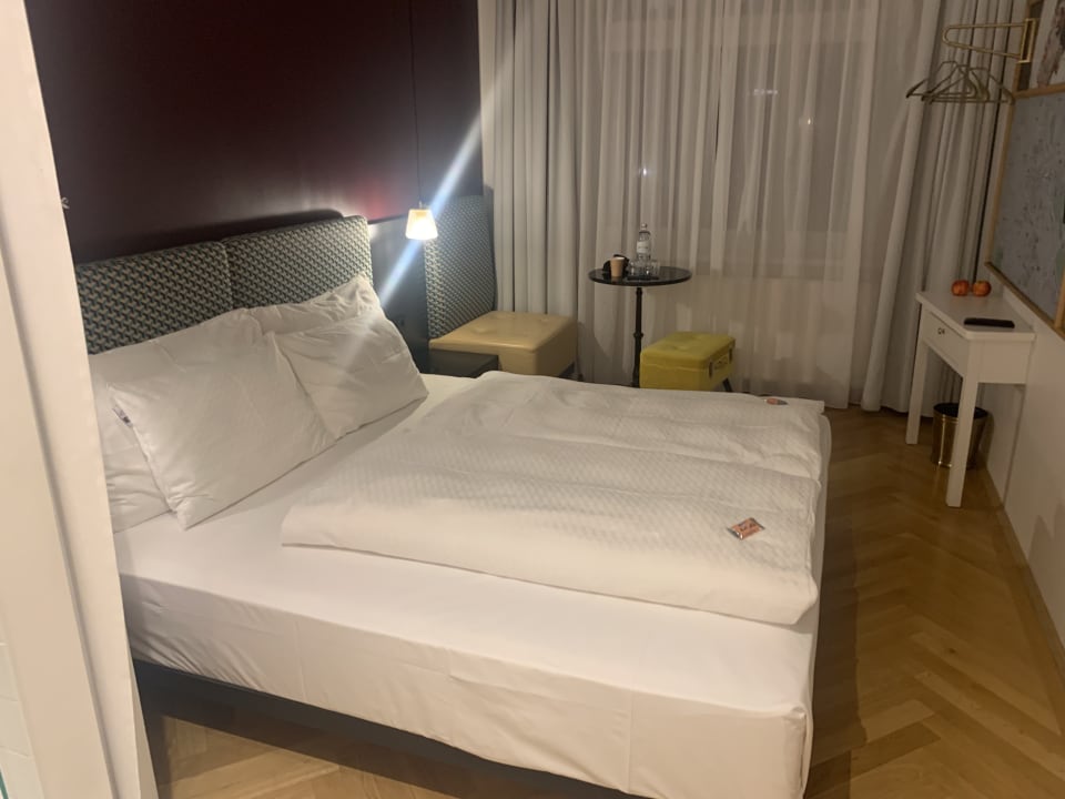 Zimmer Hotel Schani Salon