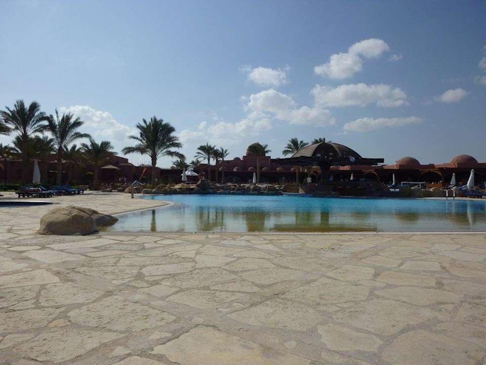 Бассейн Swisstouch Oriental Resort Marsa Alam
