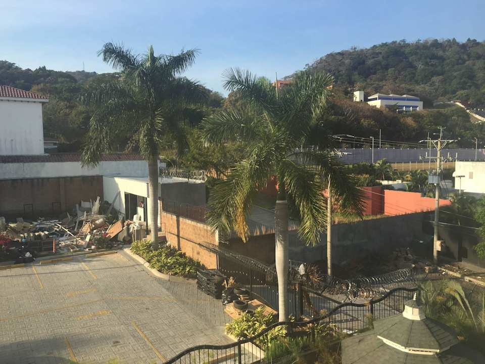 Ausblick Beverly Hills Hotel & Suites