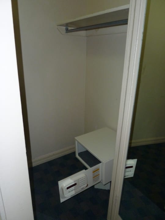 Begehbarer Kleiderschrank mit Safe Ramada by Wyndham Jersey City