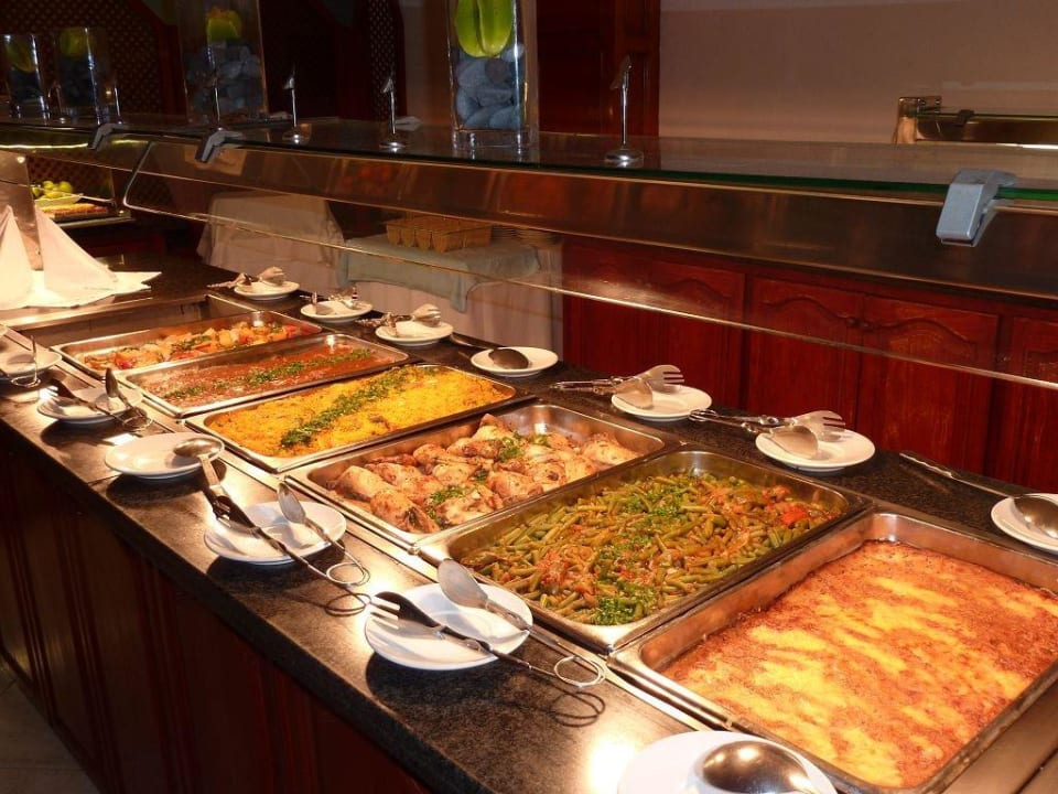 Büffet optisch gut, Essen gut BLUESEA Lagos de Cesar