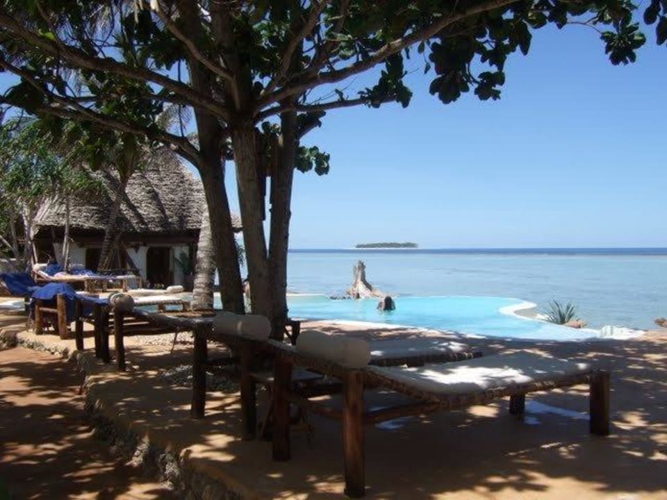 Schattiger Pool mit Aussicht/en Matemwe Lodge
