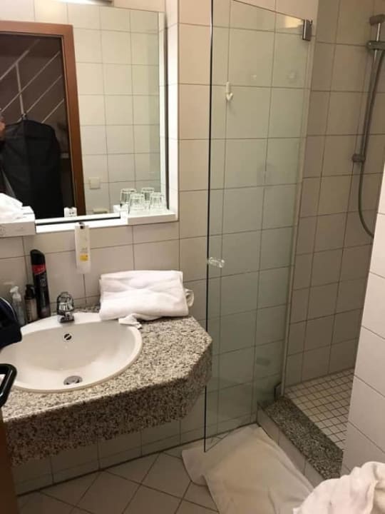 Bathroom (room #312) Hotel Princess