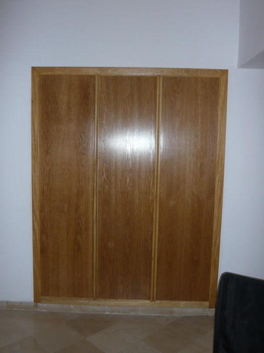 Schrank The Orangers Beach Resort and Bungalows