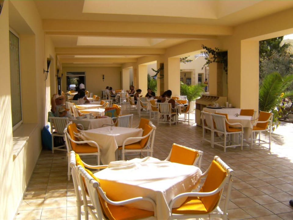 Terrasse vor dem Restaurant TUI MAGIC LIFE Penelope Beach