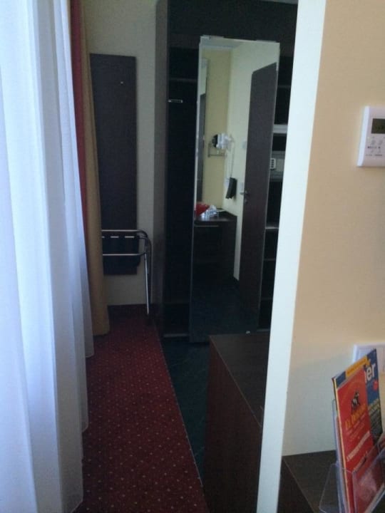 Gang zum Waschbereich Best Western Plus Plaza Berlin Kurfürstendamm