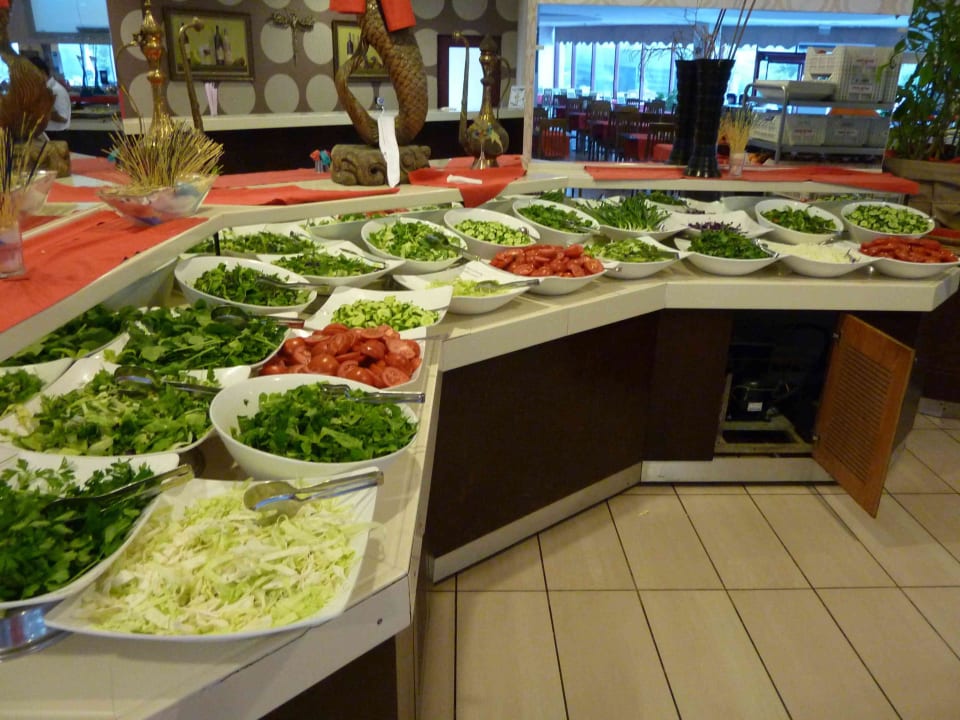 Salatbuffet abends vor Essensbeginn  Perre La Mer Hotel Resort & Spa