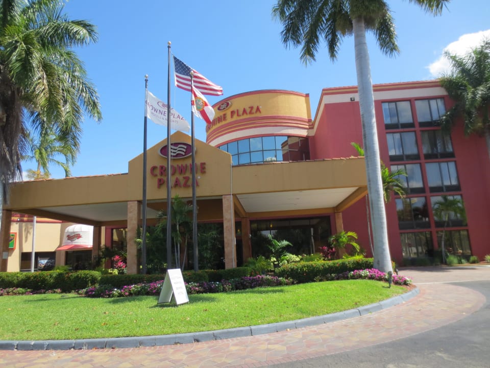 Auffahrt Doubletree by Hilton Fort Myers at Bell Tower Shops