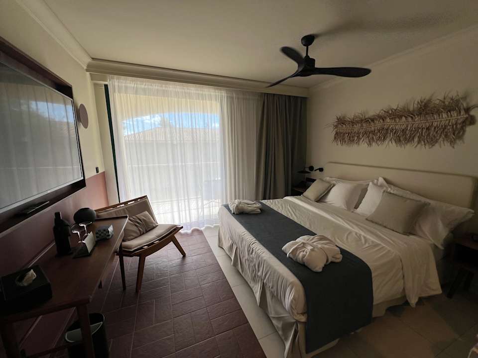 Zimmer Domes Aulūs Zante, Autograph Collection