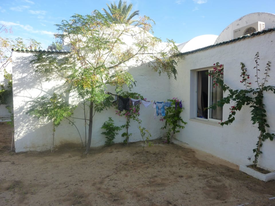 Auf dem Dach über dem Fenster hat es reingeregnet Monarque Club Rivage