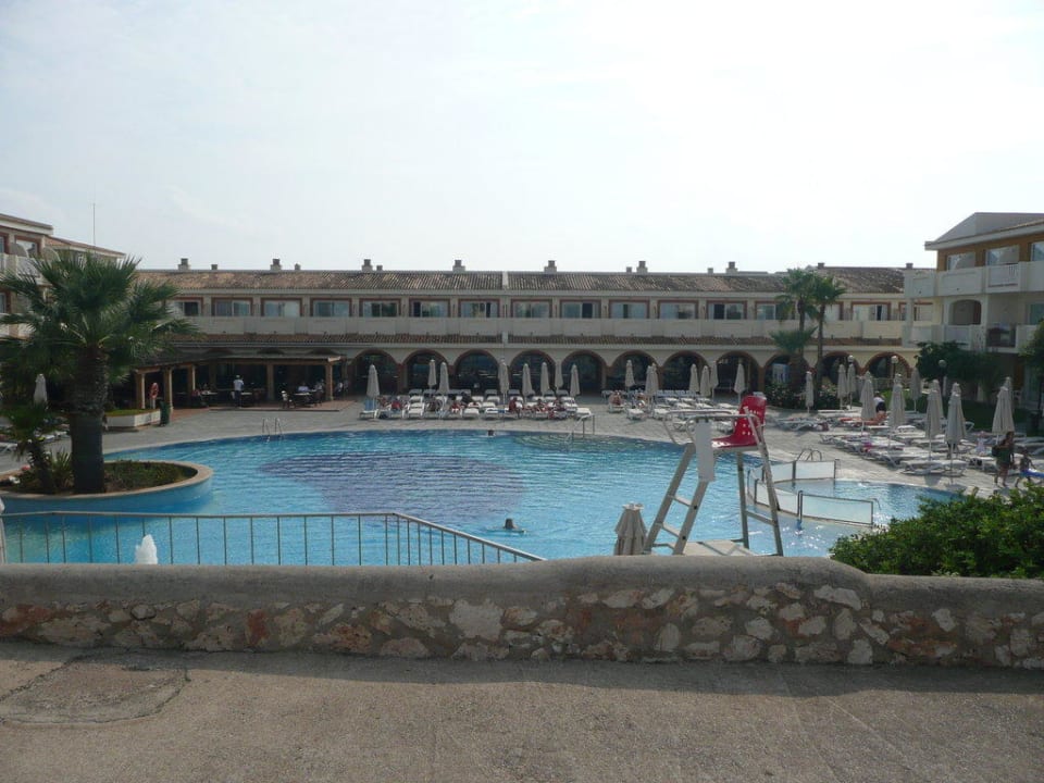 Blick auf den Pool blau punta reina