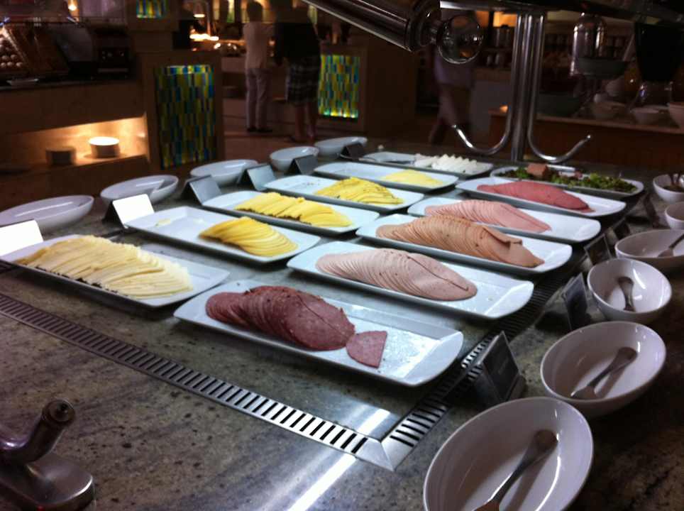 Wurst- und Käseauslage  Mövenpick Resort & Spa El Gouna