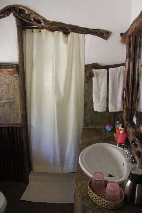 Cooles Bad Lions Bluff Safari Camp