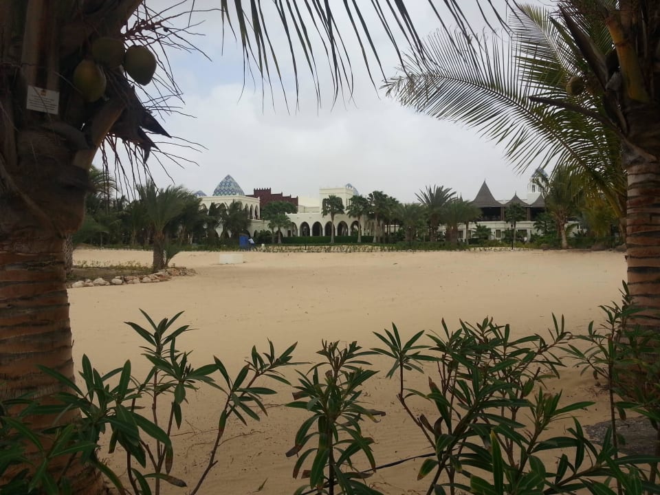 Karg bewachsen Hotel Riu Karamboa