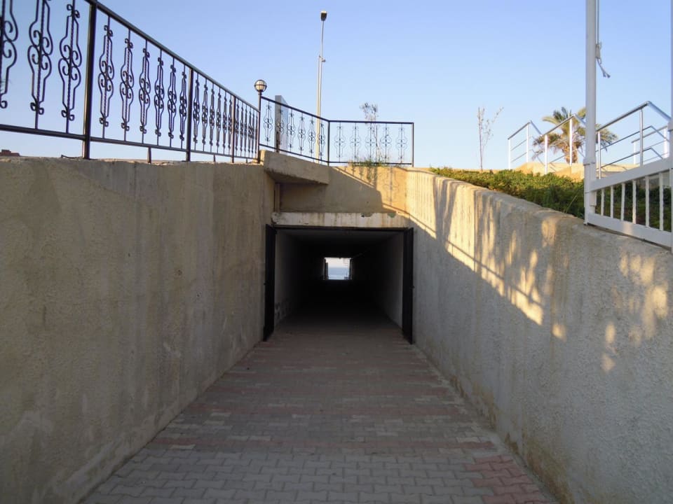 Zejście na plażę Club Hotel Mirabell