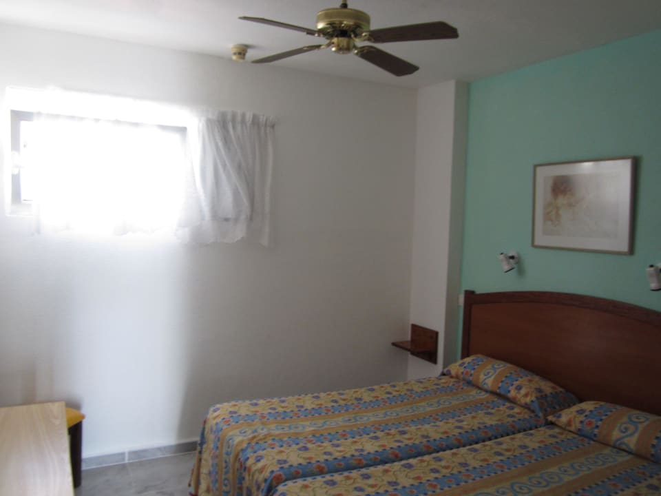 Schlafzimmer mit "Ventilator" ausreichend! Hotel Europalace