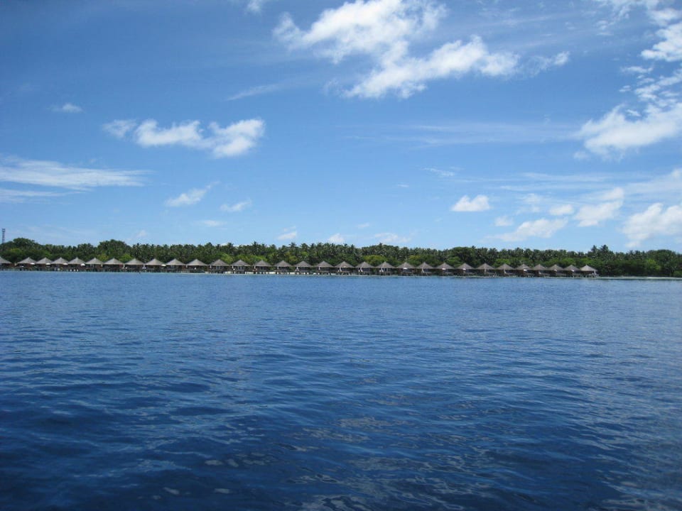 Wasserbungis auf der Riffseite in Kuramathi Kuramathi Maldives