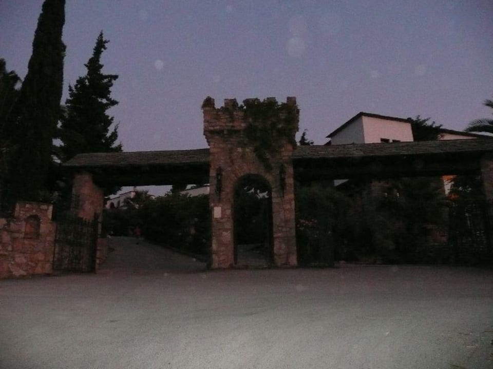 Eingang Hotel Geranion Village