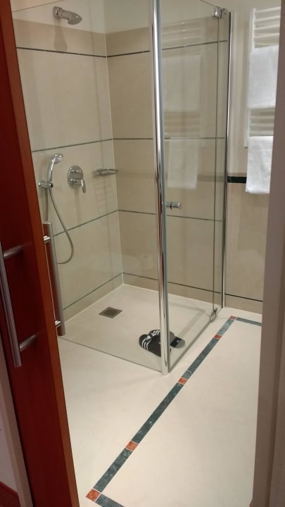 Dusche Comfort Zimmer ATLANTIC Hotel Wilhelmshaven
