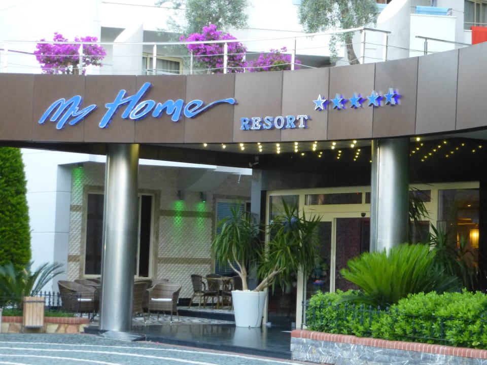 Hoteleingang My Home Resort