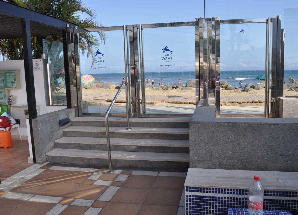 Ein-/Ausgang zum Poolbereich Hotel Faro, a Lopesan Collection Hotel