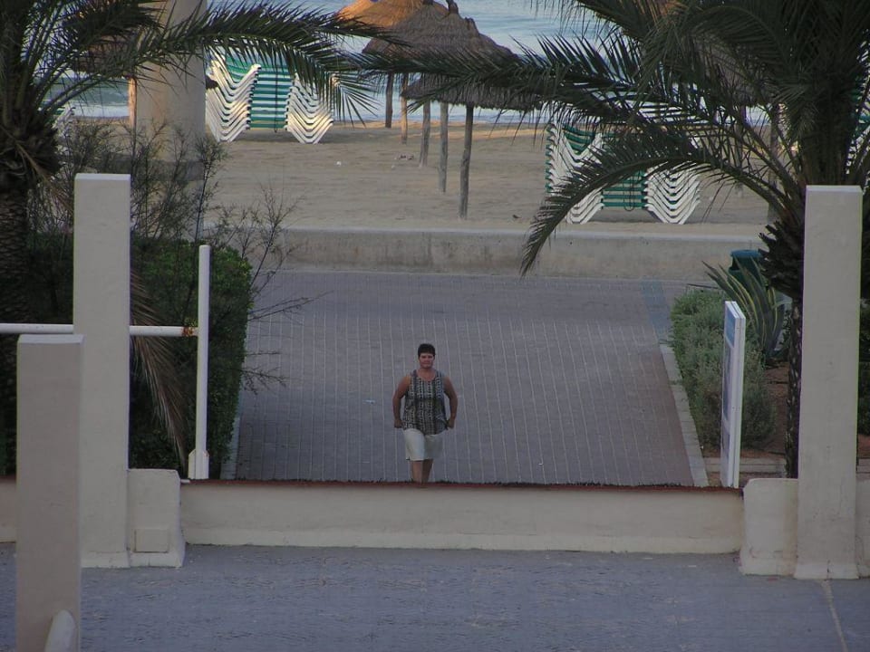 Durchgang zum Strand Iberostar Waves Bahia de Palma
