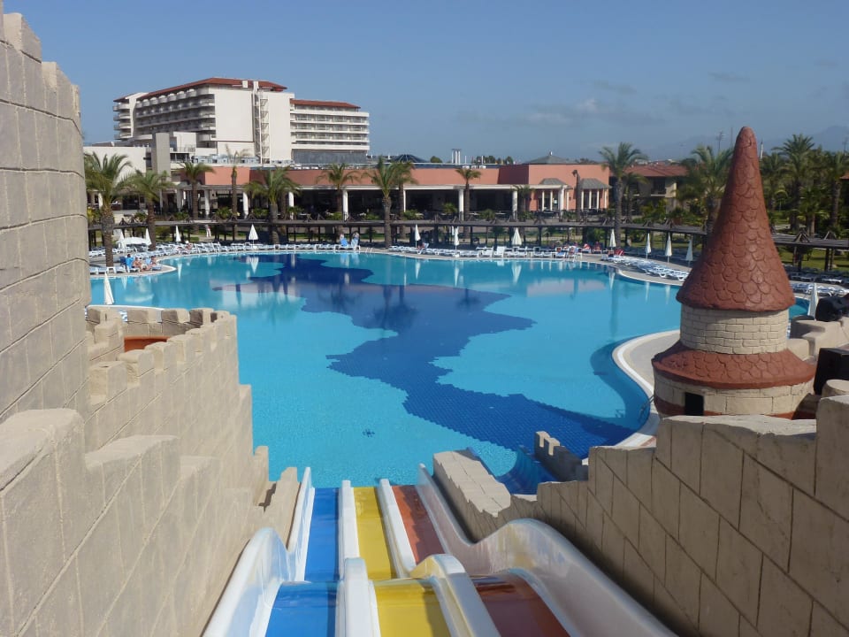 Hauptpool vom Rutschenturm TUI BLUE Palm Garden