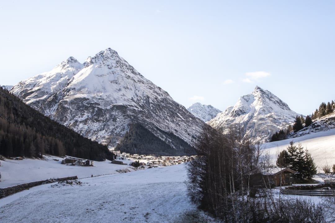 Ausblick All-Suite Resort Paznaun