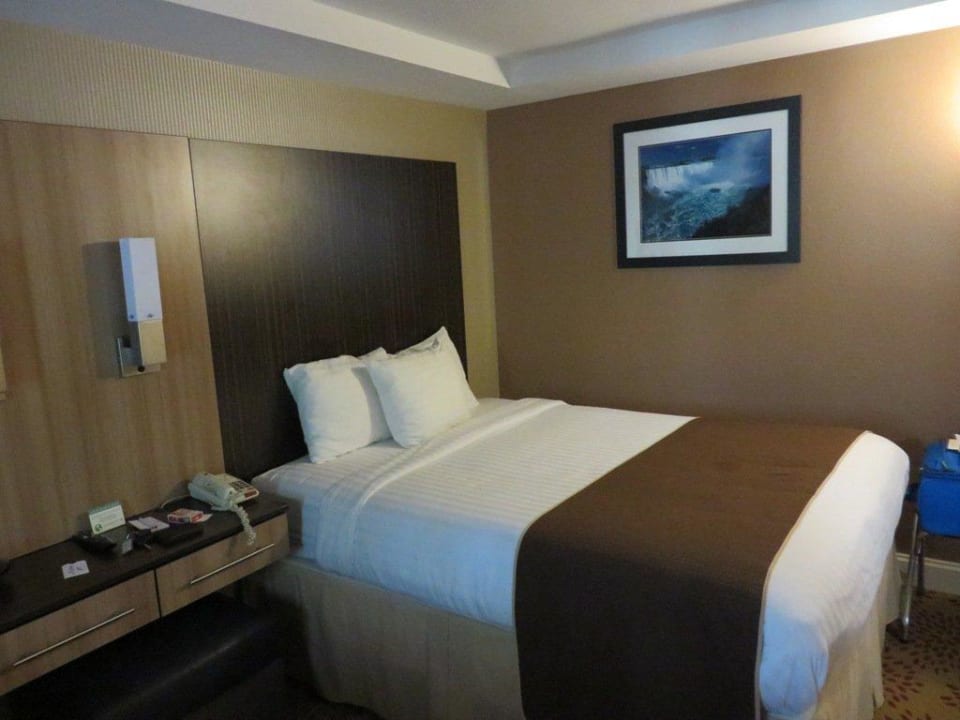 Ein großes, sauberes Zimmer Hotel Aashram by Niagara River