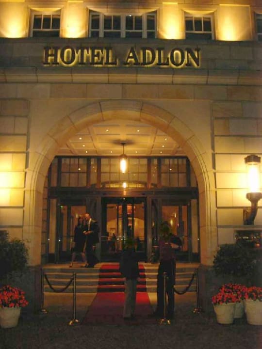 Eingand Hotel Adlon Kempinski Berlin