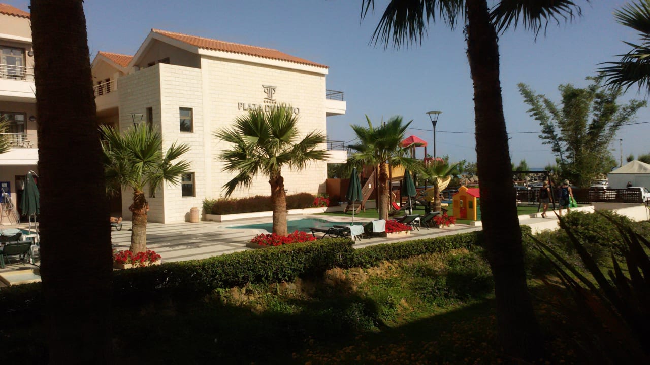 Jeden z dwóch basenów dla maluchów Porto Platanias Beach Resort & Spa