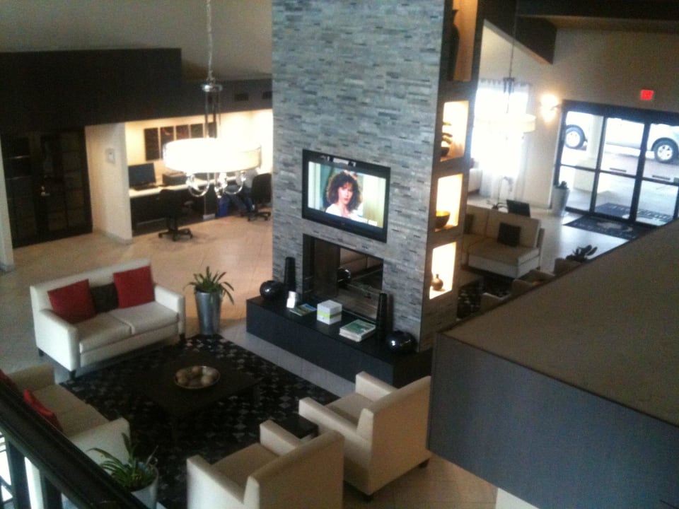 Lobby Hotel DoubleTree Suites by Hilton Tucson Airport