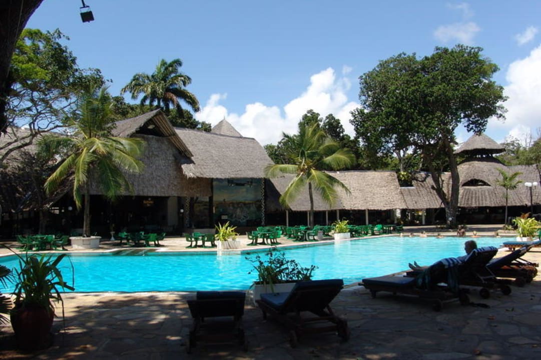großer Pool Hotel Safari Beach