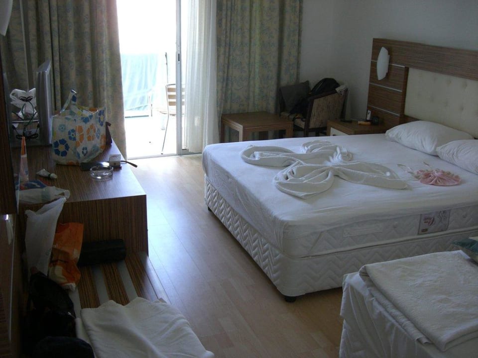 Doppelbett und Zusatzbett Blue Diamond Alya