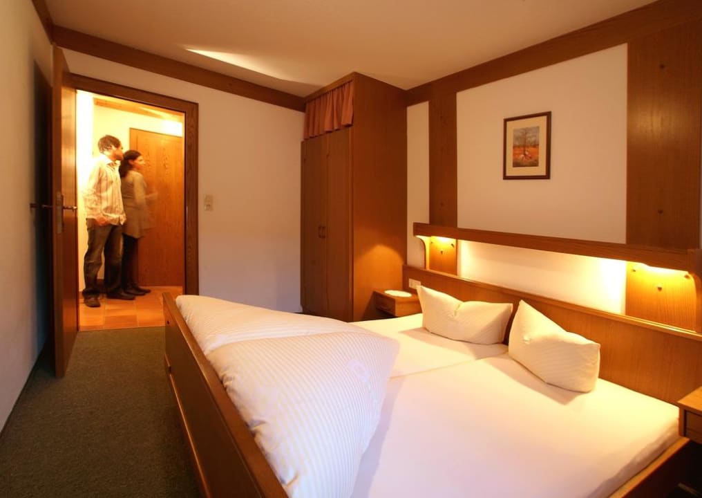 Familienzimmer ARINA/ ORTLER Landhaus Engadin