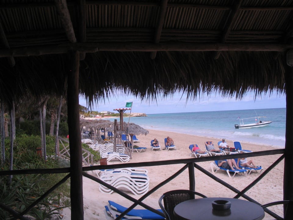 Blick von Poolbar auf den Strand Hotel Melia Cayo Coco - Adults only
