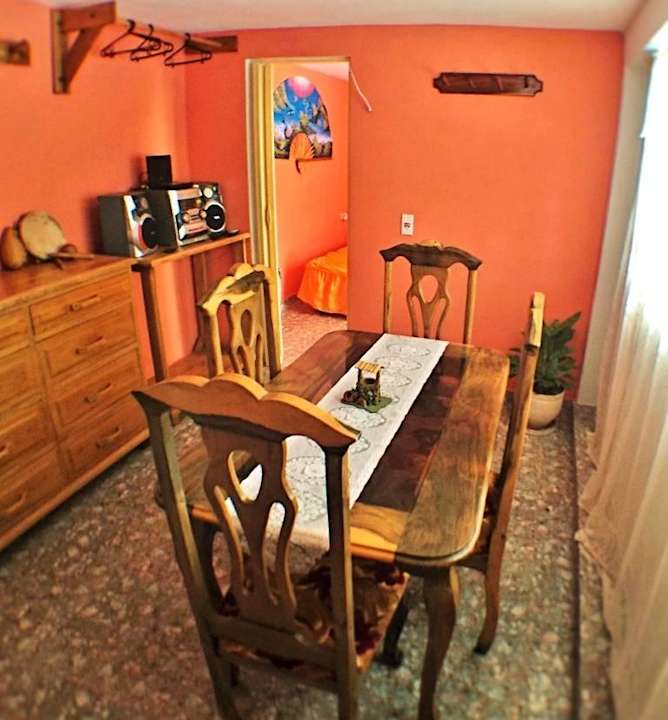 Esszimmer kleines Apartment in Souterrain Ferienhaus Villa MariEnzo