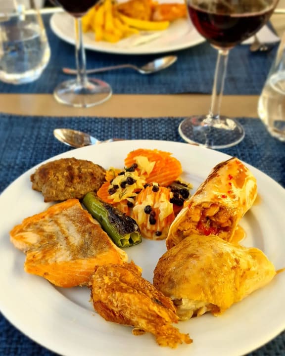 Gastro Acanthus Cennet Barut Collection