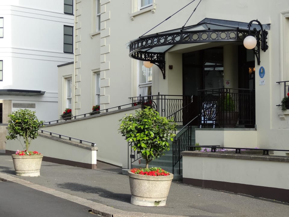 Hoteleingang Hotel Merton