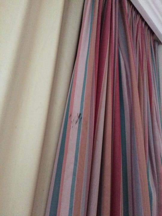 Gardine verdreckt Amber Hotel Bavaria