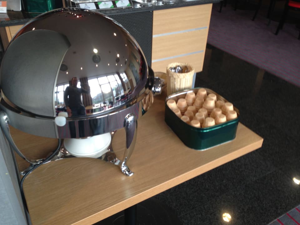 Frühstück Holiday Inn Express Frankfurt - Airport