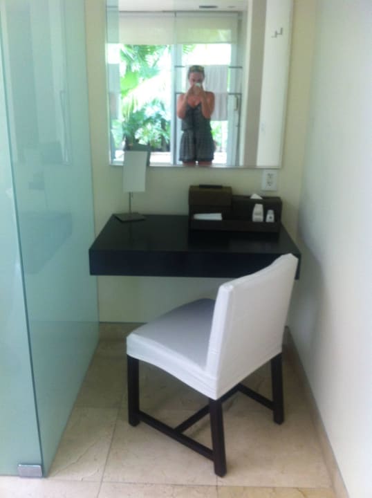 Schminktisch im Bad Blue Diamond Luxury Boutique Hotel