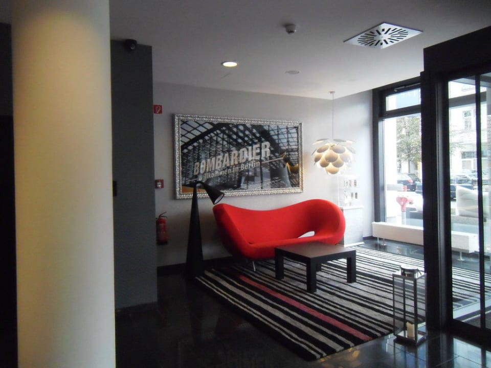 Schicke Sitzecke INNSiDE by Meliá Berlin Mitte