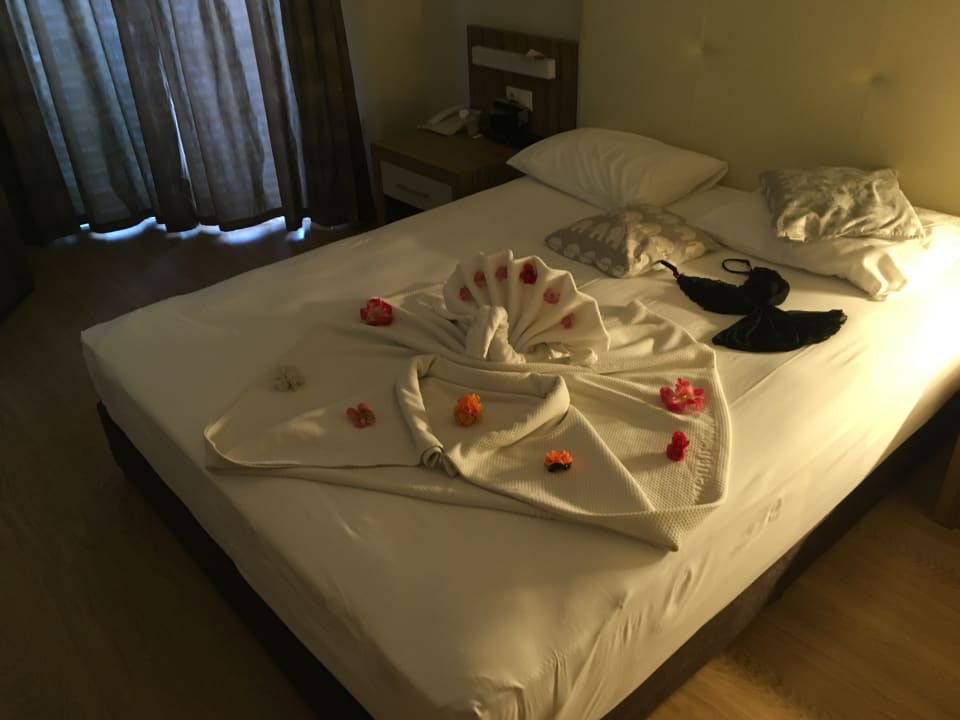 Unsere Putzfee hat uns immer etwas tolles auf den Betten gez Calimera Hane Garden