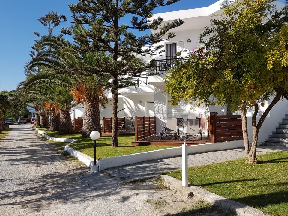 Gartenanlage HARPIN Happy Days Beach Hotel