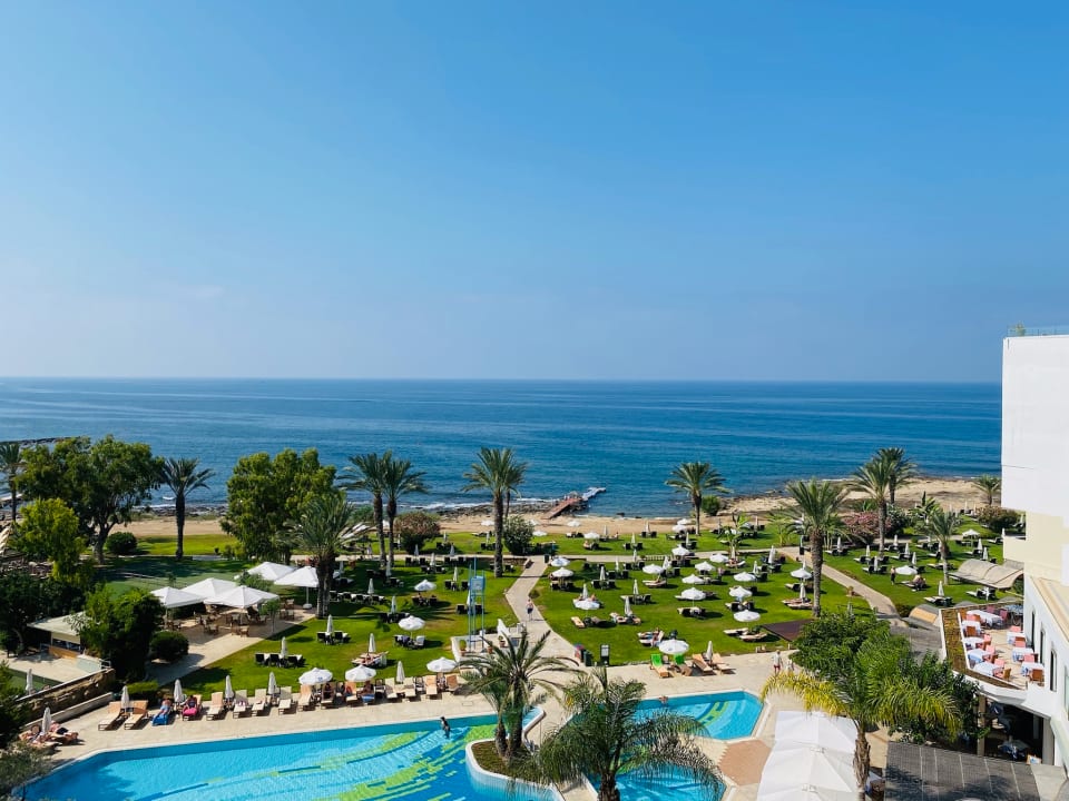 Außenansicht Constantinou Bros Athena Royal Beach Hotel