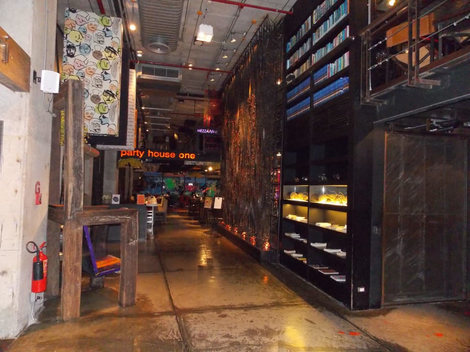 Im Hintergrund das Frühstücksrestaurant Siam@Siam Design Hotel Bangkok