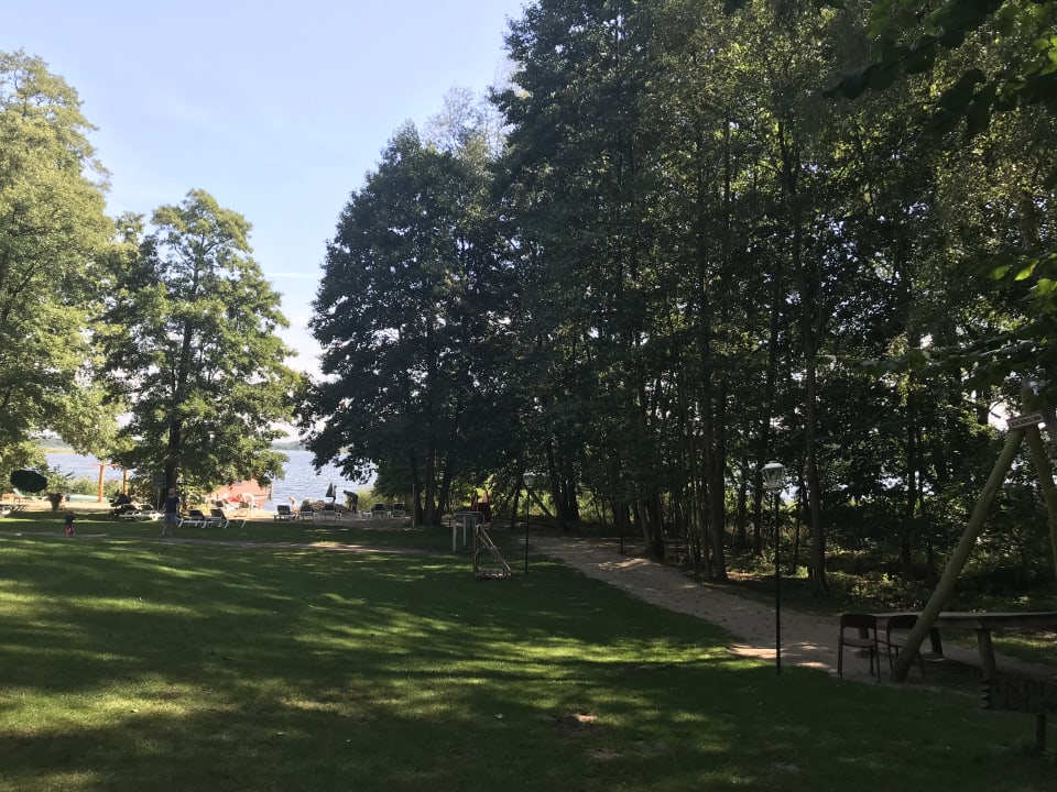 Gartenanlage Familotel Borchard's Rookhus am See