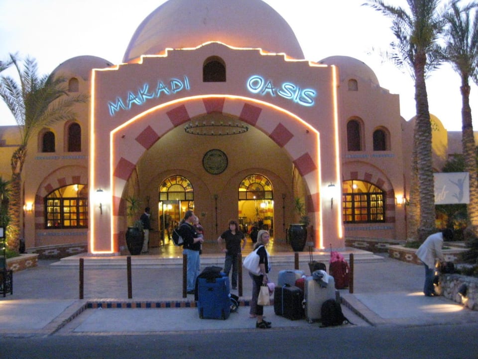 Frontansicht - leider Abreisetag Jaz Makadi Oasis Resort