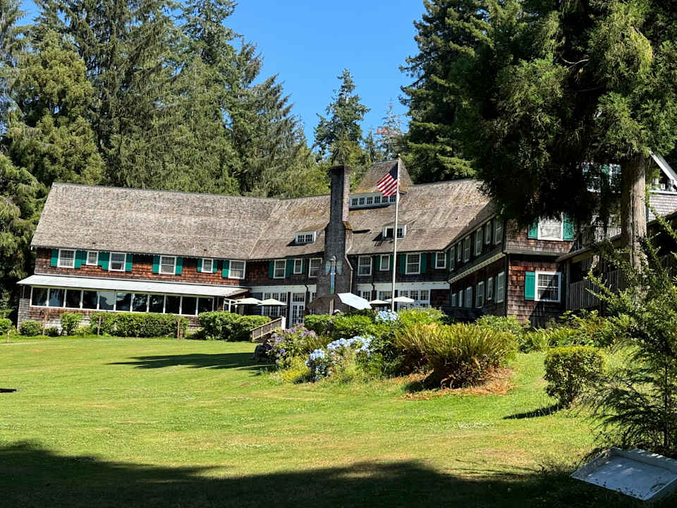 Außenansicht Lake Quinault Lodge